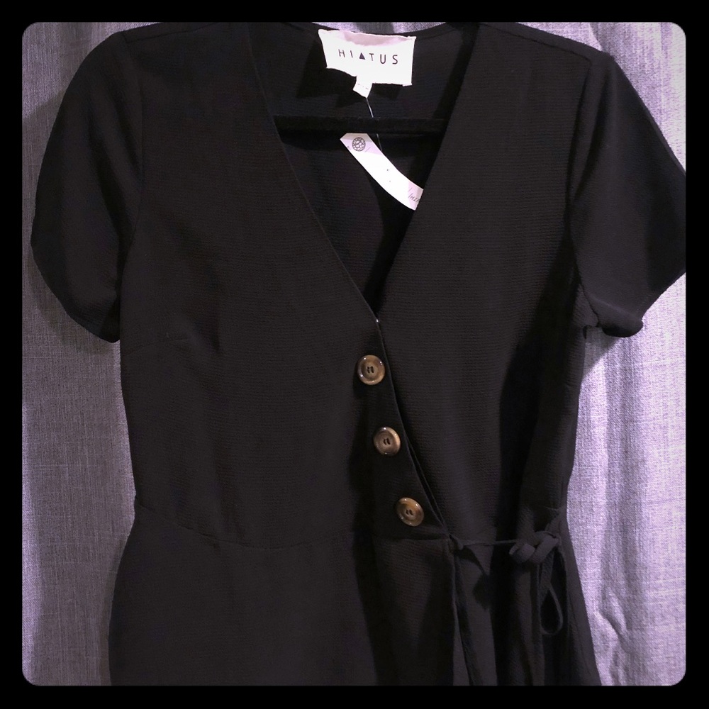 HIATUS 🖤 Gorgeous Black M wrap top NWT (Nordies)